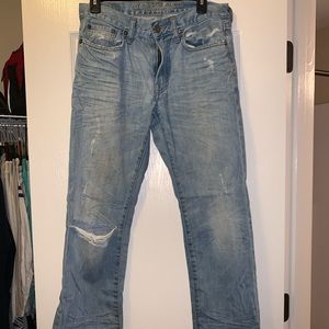 Men’s distressed jeans